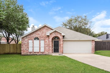 204 Meadowbrooke Dr CEDAR HILL, TX 75104